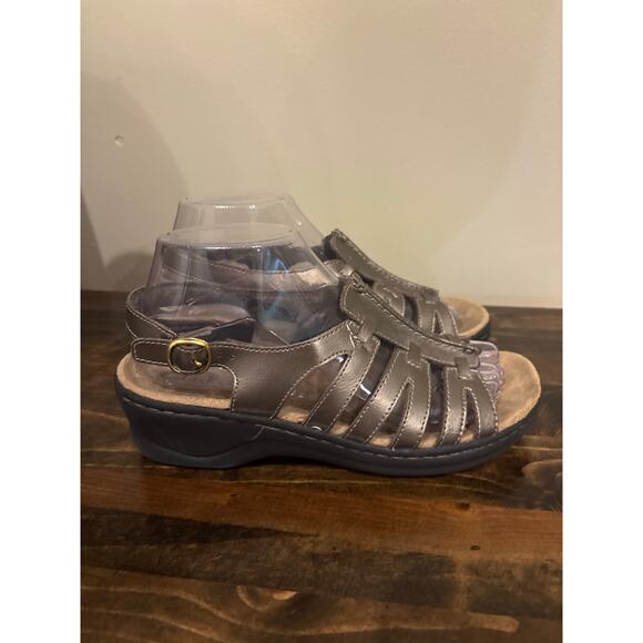 Clarks Bendables Women’s Size 7M Brown Leather Wedge Sandals Buckle Strap - Picture 1 of 7